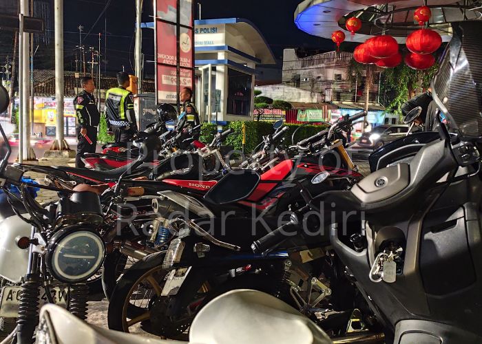 TAK STANDAR: Belasan motor knalpot brong jadi barang bukti tilang kendaraan.