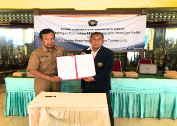 Penunjukan hasil penanda tanganan perjanjian kerja sama antara pemerintahan Kecamatan Pagerwojo dengan PSDKU UB Kediri.