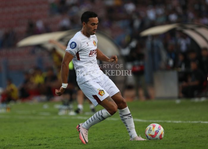 Ezra Walian