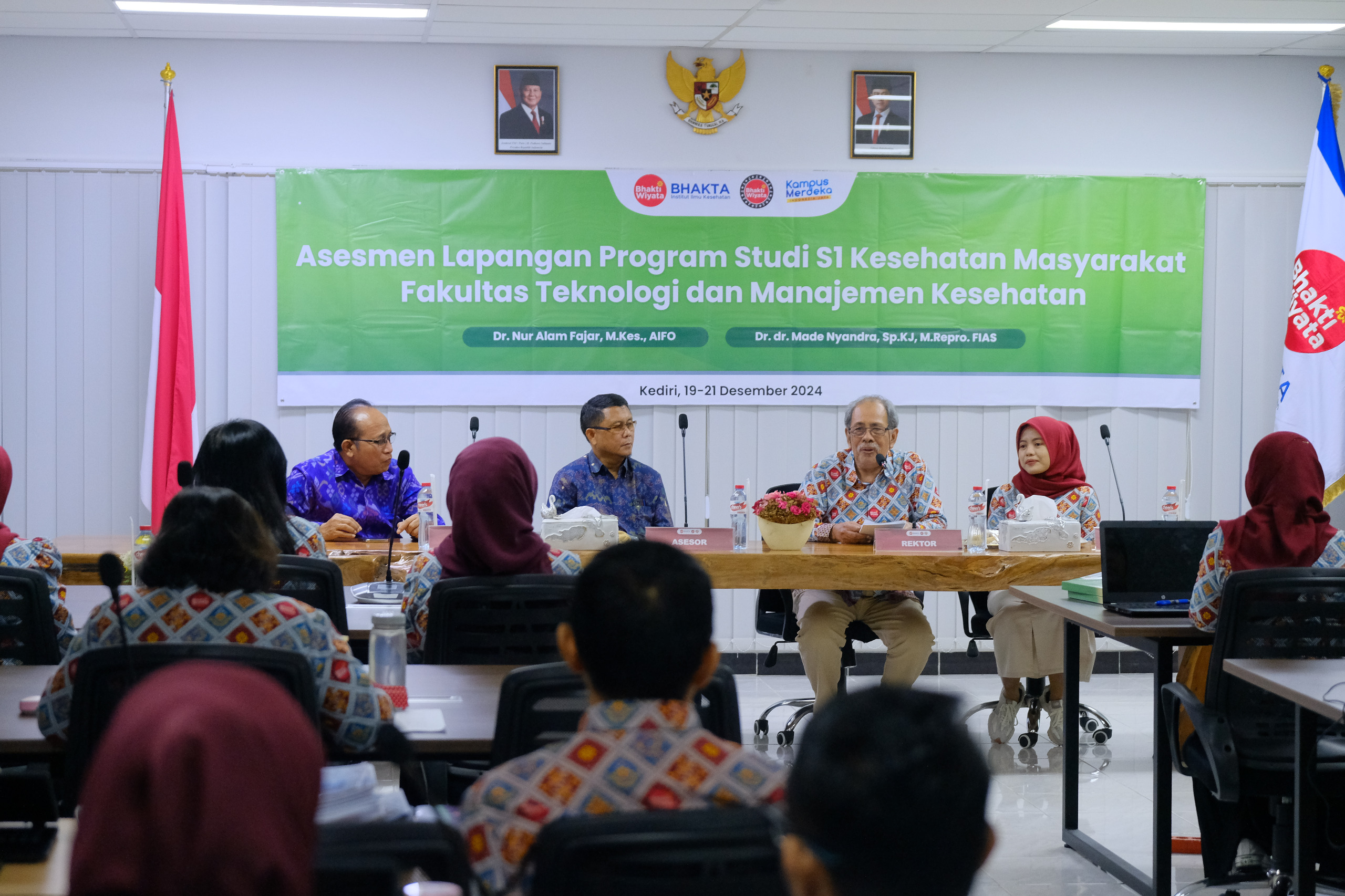 RESMI Prodi S1 Kesehatan Masyarakat IIK Bhakti Wiyata Kediri meraih akreditasi unggul dari Lembaga Akreditasi Mandiri Pendidikan Tinggi Kesehatan, pada Selasa (211).