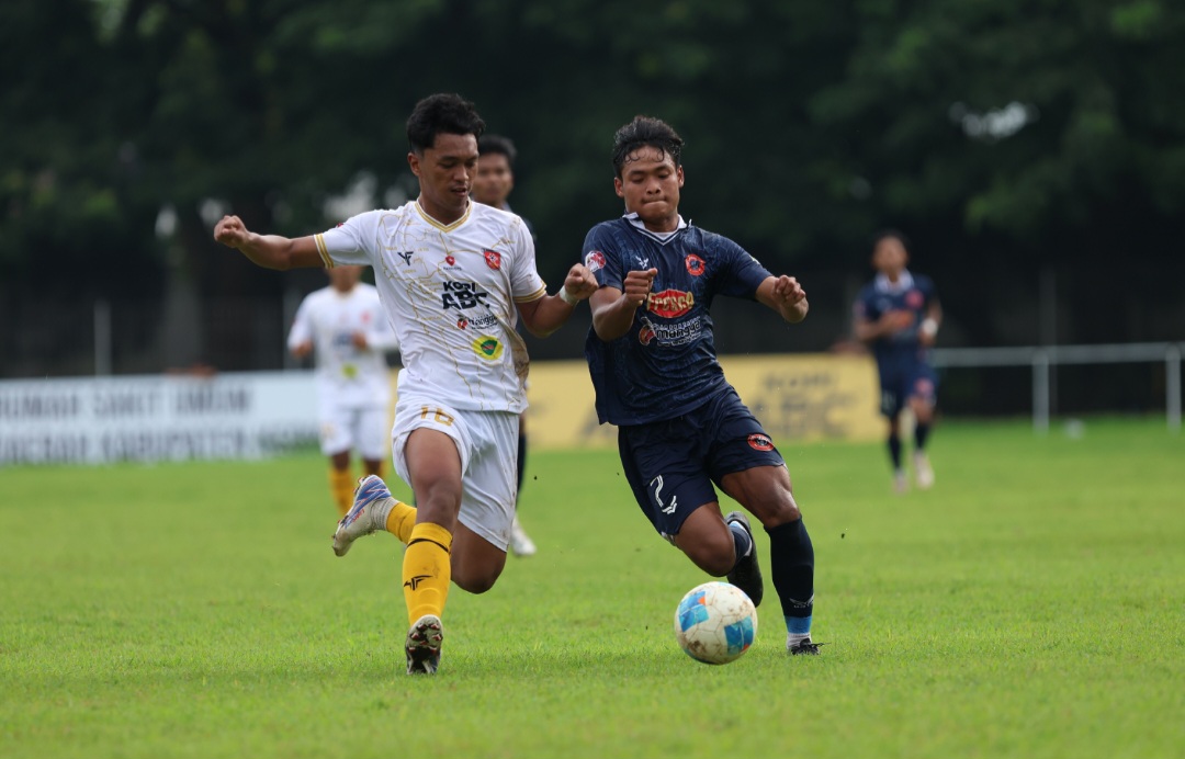 SENGIT: Persedikab Kediri versus PS Mojokerto Putra.