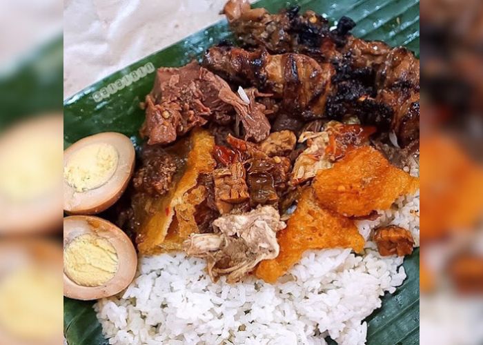 Gudeg Mercon Bu Tinah Jogjakarta.