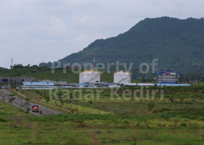 BANDARA DHOHO KEDIRI: Proyek depot pengisian pesawat udara (DPPU).