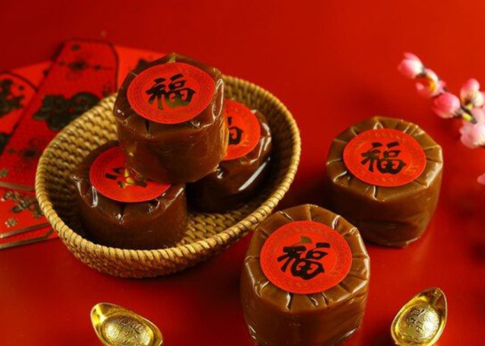 Kue Keranjang dalam tradisi Imlek.