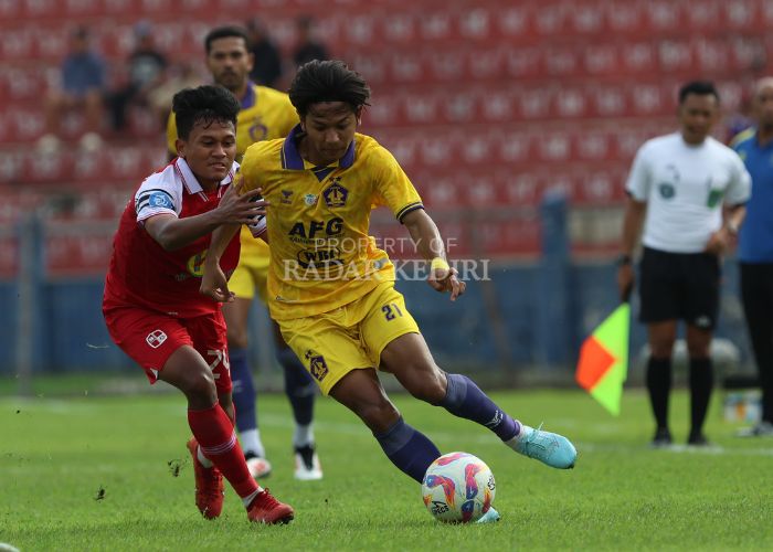 CEMERLANG: Winger Kediri Riyatno Abiyoso menjadi aktor penting melawan PS Barito Putera.