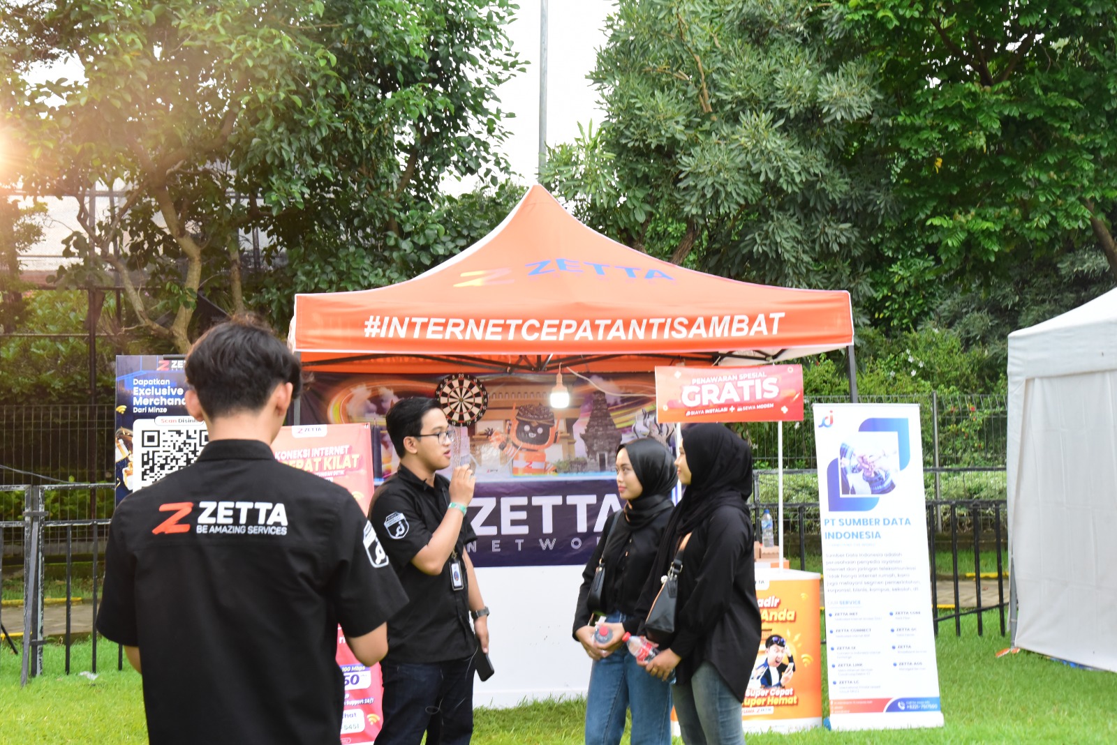Booth Zetta di acara Langit Dewa 19.