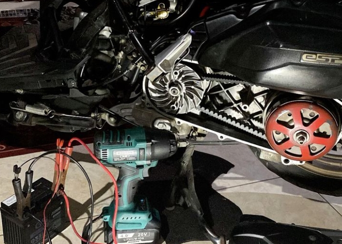 V-belt pada bak CVT motor matic.