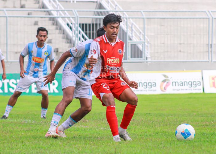 COBA LAGI: Persedikab menang atas Persenga Nganjuk di Stadion Diponegoro, Banyuwangi.