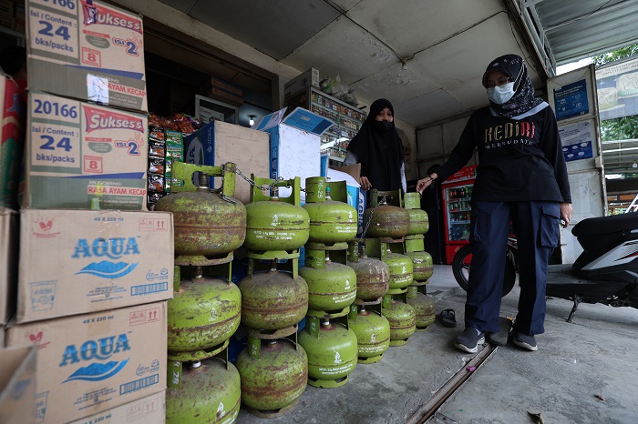 Pengecer di Kediri sempat panik larangan jualan gas elpiji. Kini mereka lega karena larangan tersebut dicabut pemerintah.
