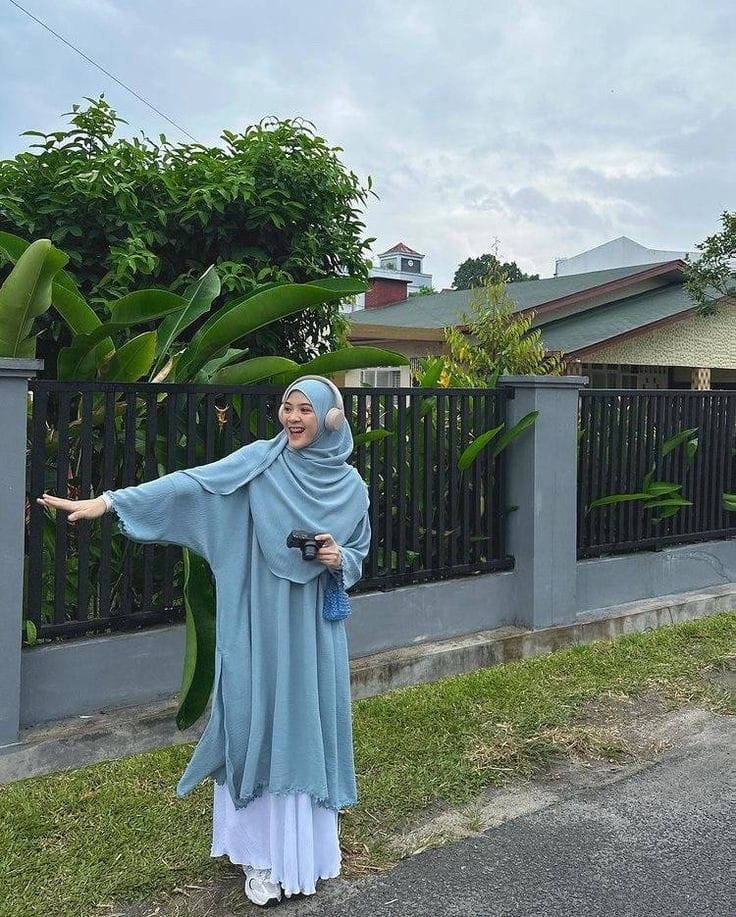 OOTD dengan fashion look rok maxi dan tunik panjang