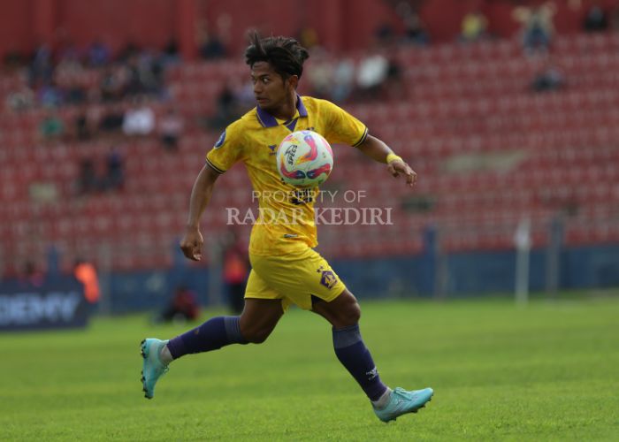 Riyatno Abiyoso saat membela Persik Kediri.