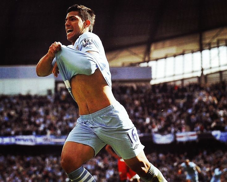 Kun Aguero setelah mencetak gol ke gawang QPR di musim 2011-2012.