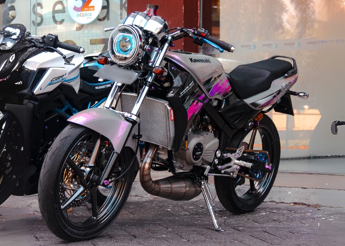Motor bekas yang sudah direstorasi.