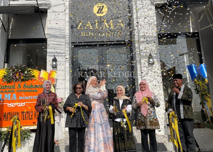 Grand opening Zalma Boutique di jalan Dhoho Kota Kediri berlangsung meriah.