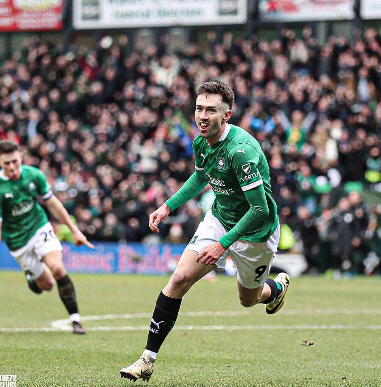 Pemain Plymouth Argyle setelah mencetak gol ke gawang Liverpool.