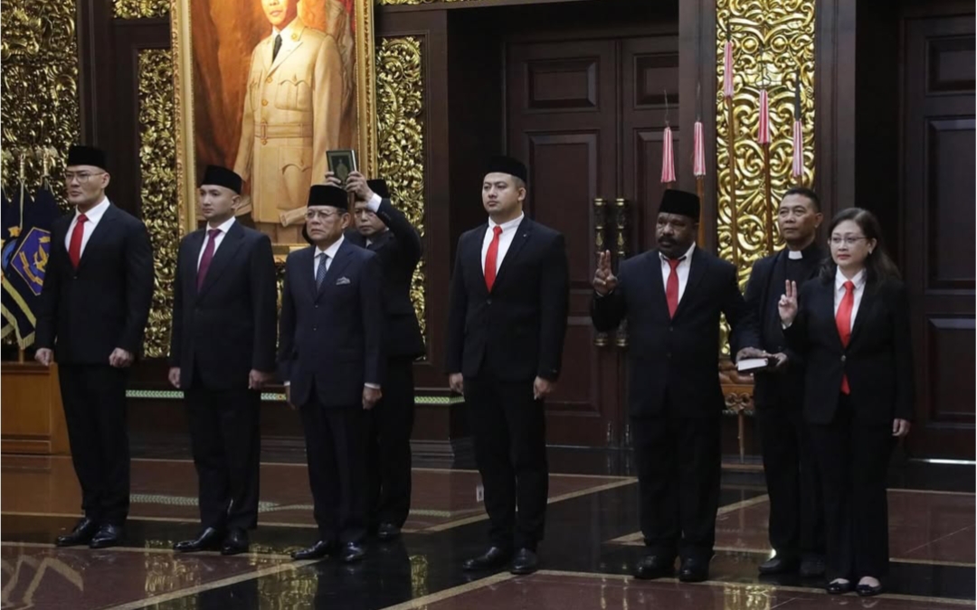 Deddy Corbuzier (paling kiri) saat dilantik menjadi staf khusus Menteri Pertahanan RI.