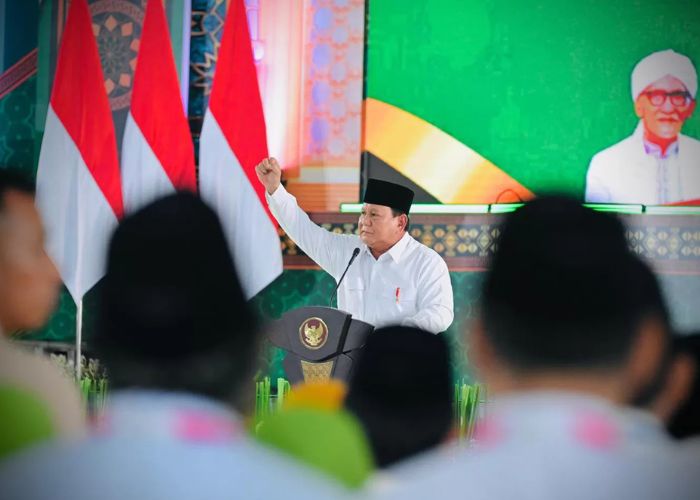 Presiden Prabowo Subianto sedang berpidato di acara pembukaan Kongres XVIII Muslimat NU di Surabaya, Senin, (10/2/25).