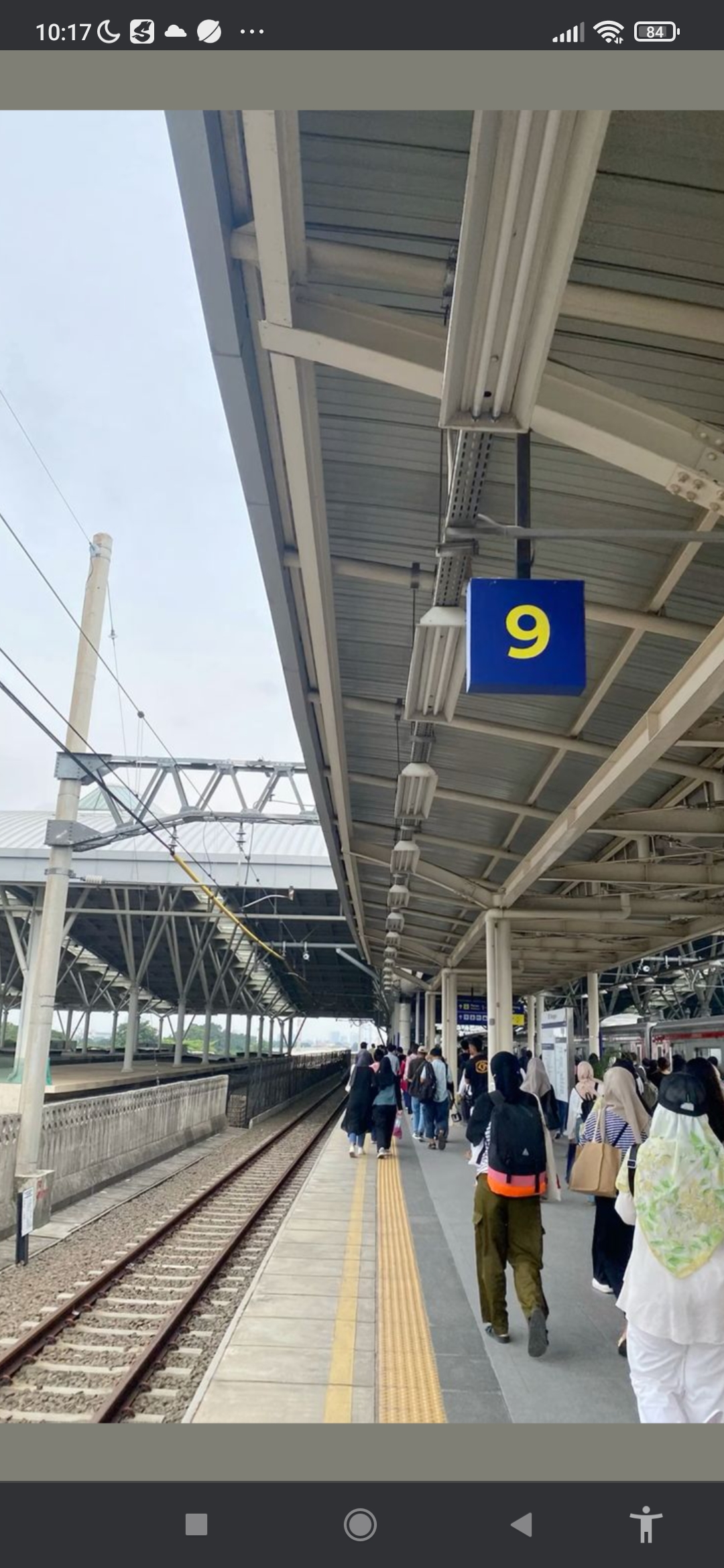 Suasana stasiun kereta api
