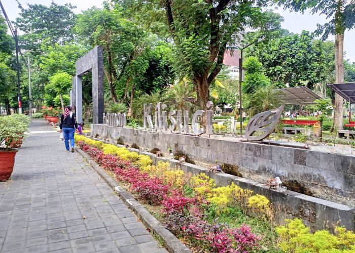 Taman Kilisuci Pare yang sering disalahgunakan untuk tempat asusila.