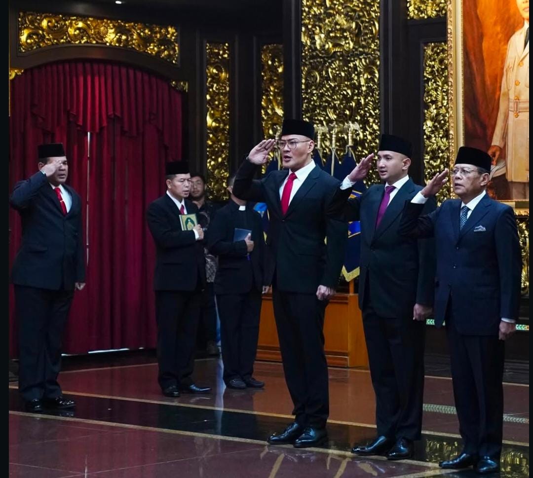 Deddy Corbuzier saat dilantik menjadi Staff Khusus Menteri Pertahanan pada Selasa 11 Februari 2025 di Jakarta.