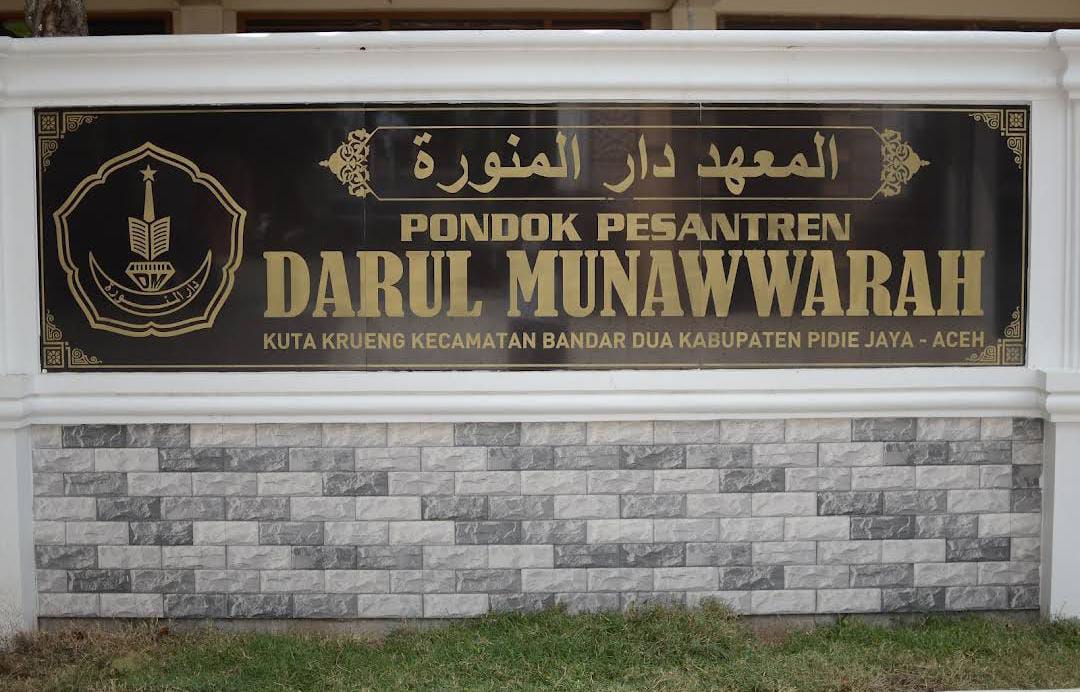 Pondok Pesantren Darul Munawwarah, Aceh.
