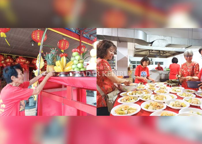 Umat TITD Tjoe Hwie Kiong menyiapkan hidangan lontong Cap Go Meh jelang perayaan tadi malam (12/2). Foto atas, umat menyiapkan sesaji untuk ibadah pada perayaan Cap Go Meh.
