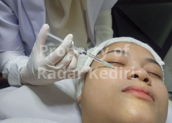 SKIN BOOSTER: Perawatan untuk wajah agar tak tampak lebih tua dari usia.