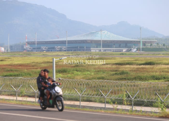 Bandara Dhoho Kediri yang siap melayani penerbangan umrah.