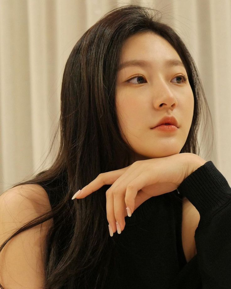 Menegenal Kim Saeron dan Sejumlah Skandalnya