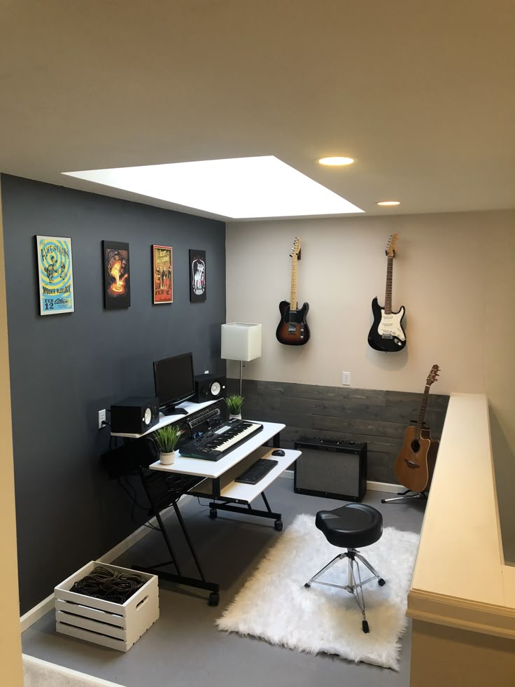 Studio rekaman bisa dilakukan di rumah.