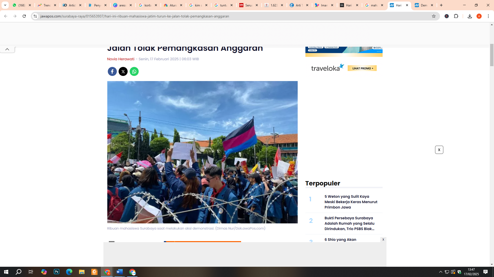 Mahasiswa tengah melakukan aksi demo bertajuk Indonesia Gelap