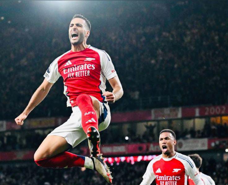 Mikel Merino berselebrasi usai mencetak gol saat membela Arsenal.