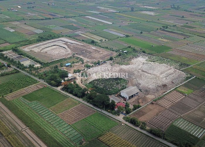 Kapasitas Tempat Pembuangan Akhir (TPA) di Desa Sekoto, Kecamatan Badas rawan overload.