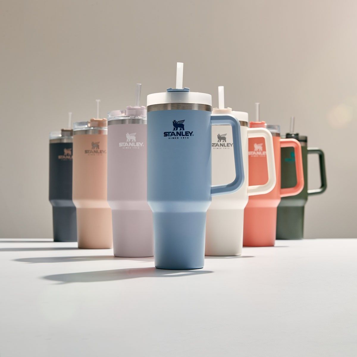 Ilustrasi Botol Minuman Stanley Aneka Warna