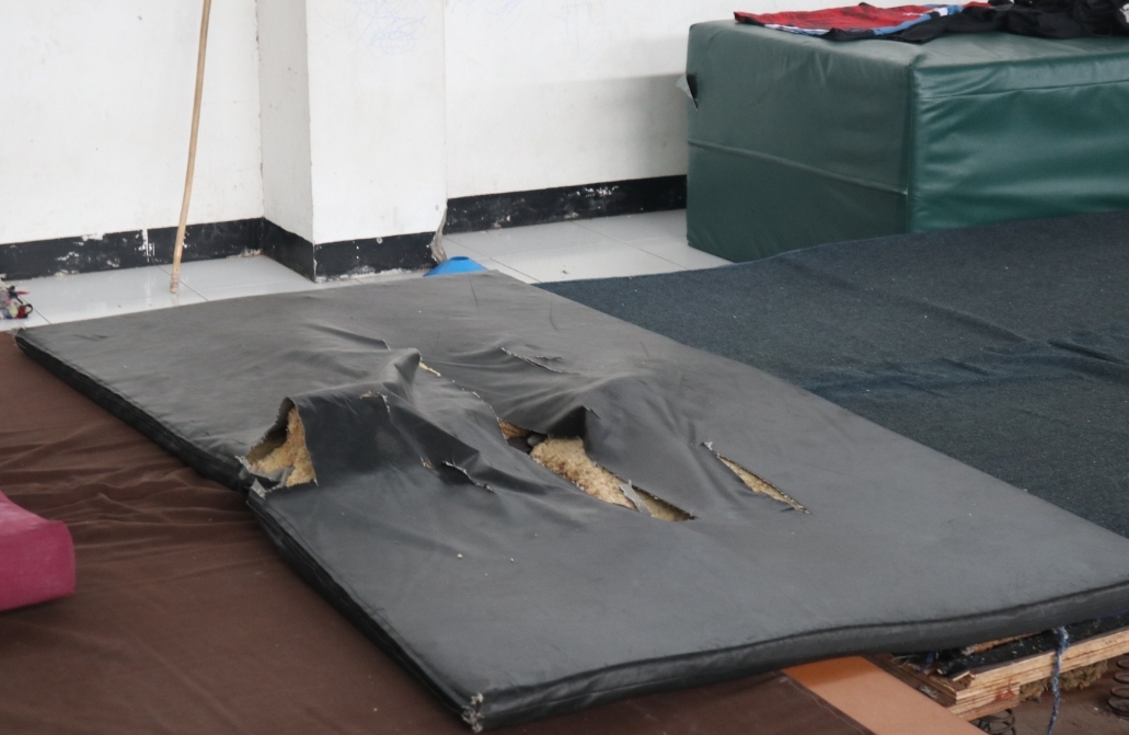 Kondisi matras yang digunakan atlet cabor senam Kota Kediri.