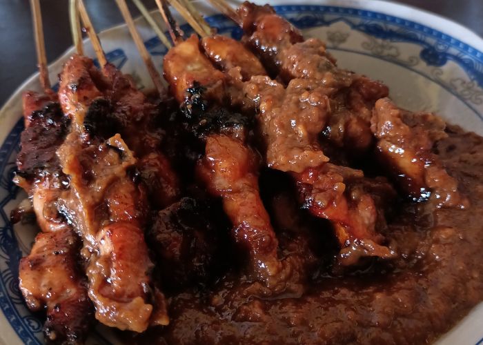 Sate kelinci di salah satu warung di Kediri.