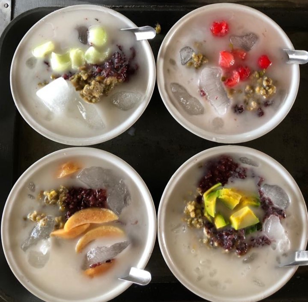Menu yang disajikan di es tari legendaris.