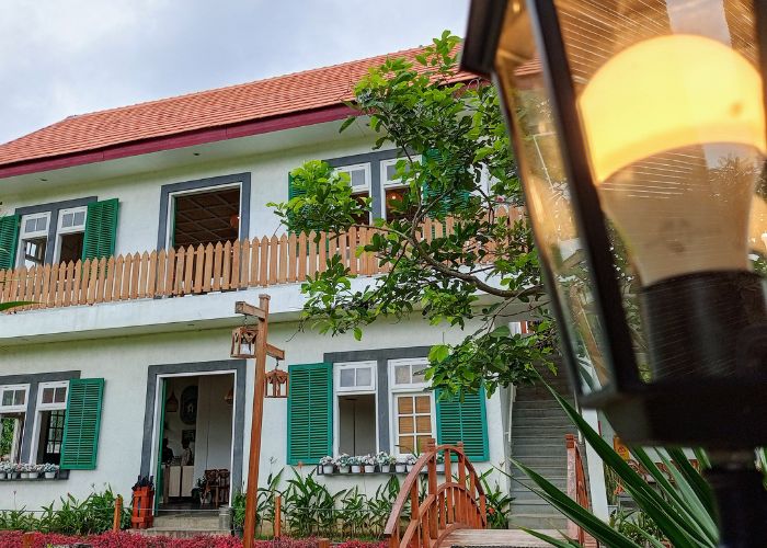 KULINER: Cafe dan Resto Kalenan di Sawahan Nganjuk.