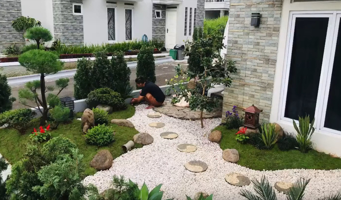 Konsep Taman Zen menghadirkan kesan nyaman dan tenang, cocok untuk percantik hunian minimalis.