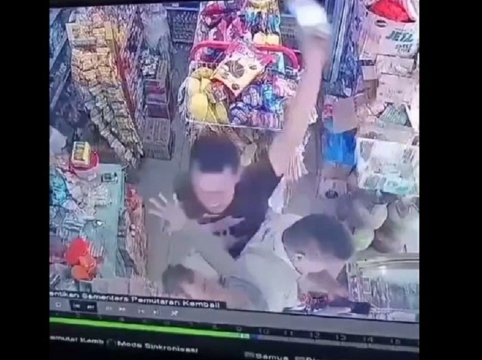 Seorang ASN honorer sumatra utara pukul istrinya dengan batu bata