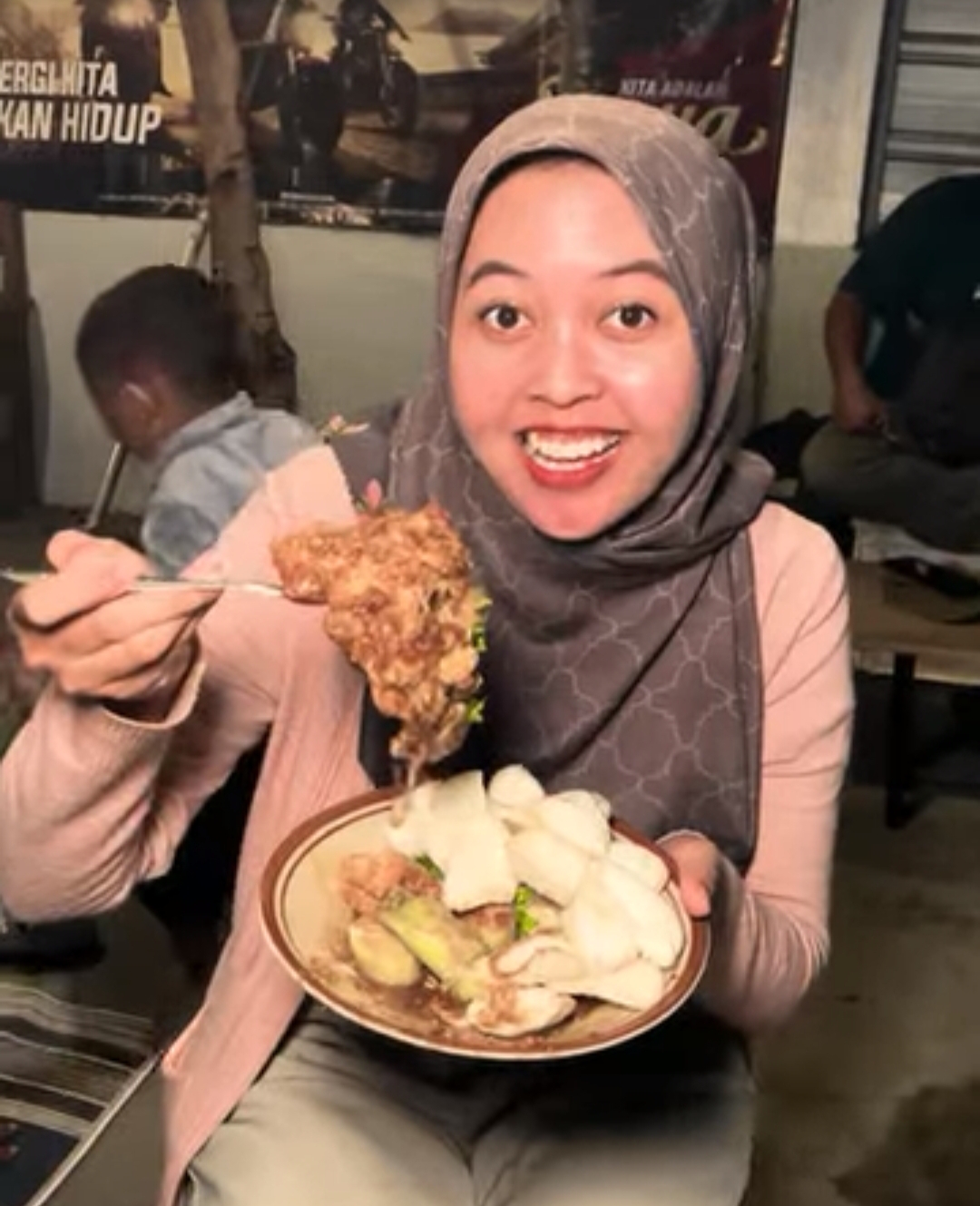 Tahu lontong Bu Lik yang legendaris di Kota Kediri.