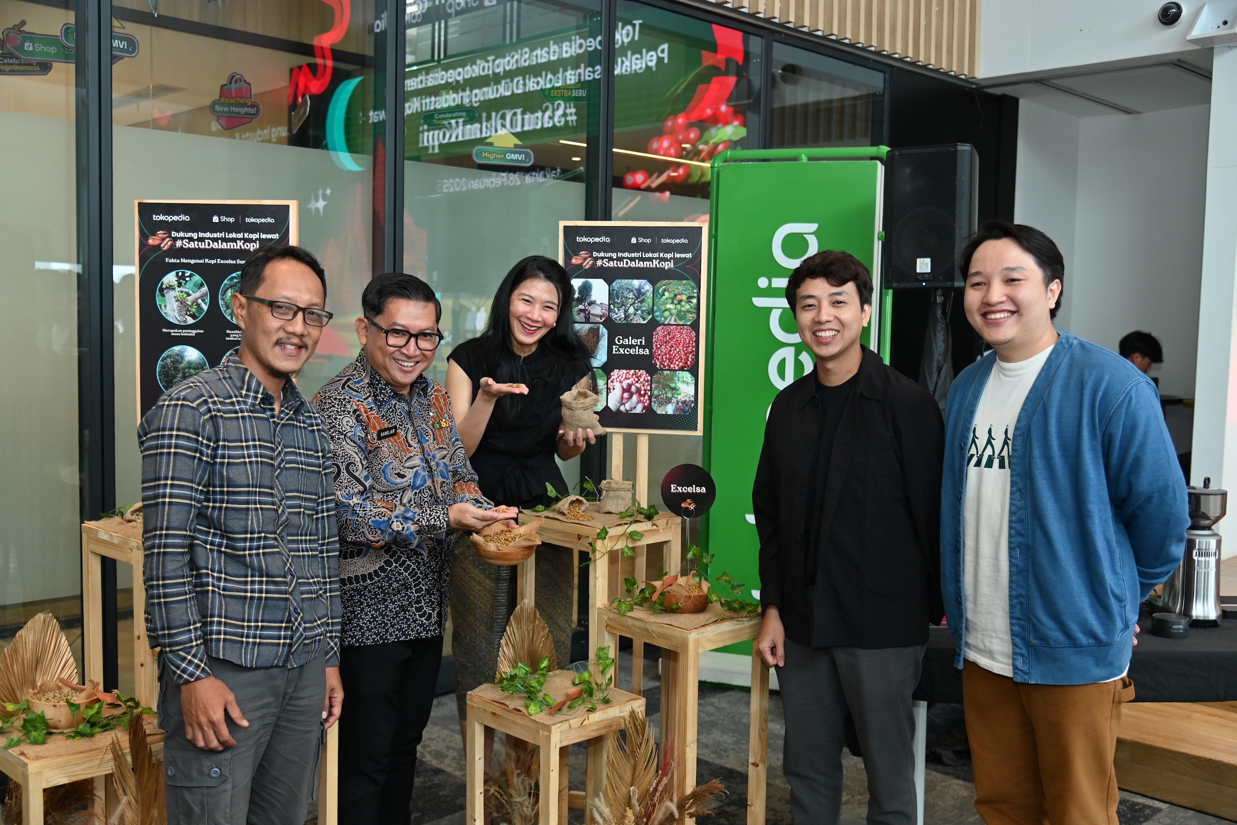 Tokopedia dan ShopTokopedia terus berkomitmen untuk mendukung industri kopi di Indonesia melalui inisiatif #SatuDalamKopi.