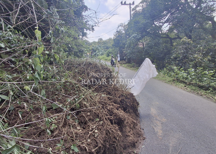 Bekas longsoran di Desa Kalipang, Grogol, Kabupaten Kediri.