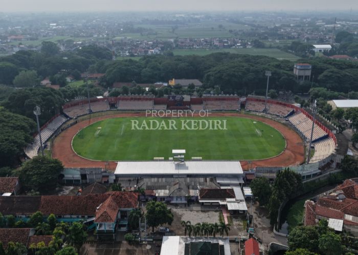Stadion Brawijaya, Kota Kediri dipotret menggunakan drone.