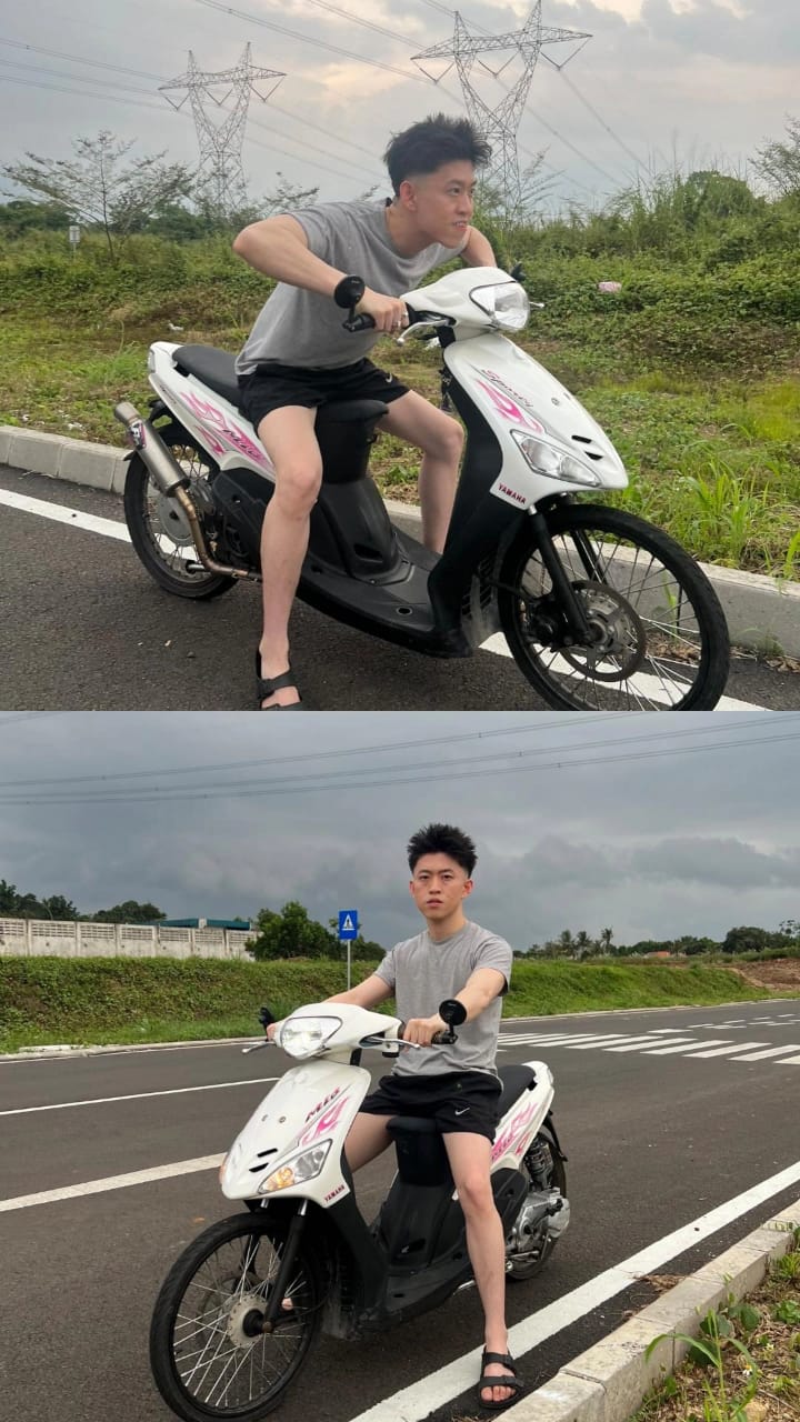 Aksi Rich Brian Mengendarai Mio Karbu
