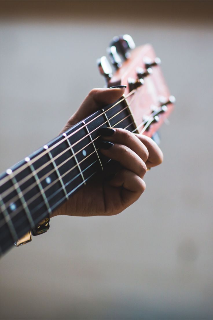 Gitar dengan lebih dari 24 fret.