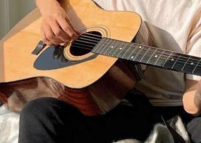 Gitar sering salah saat dimainkan oleh pemula.