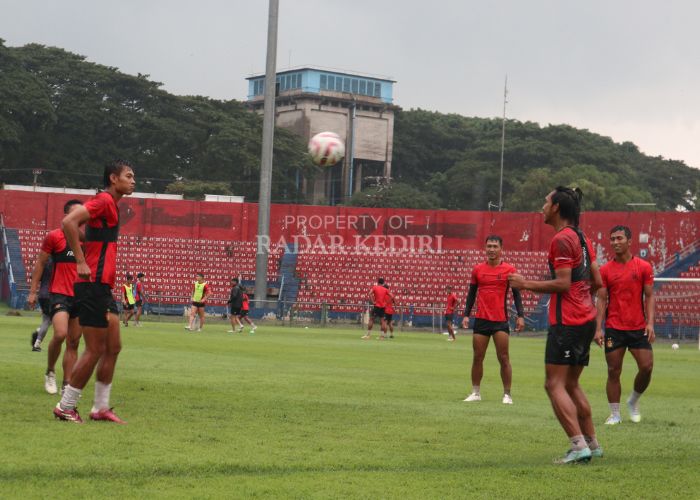 Pemain Persik Kediri kembali berlatih di Stadion Brawijaya Kota Kediri.
