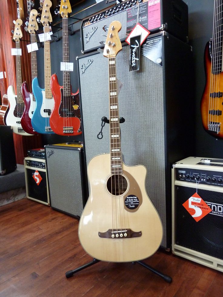 Bodi gitar harus tetap mengkilap.