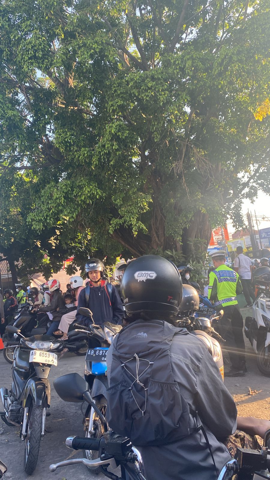 Ilustrasi Pengendara Terkena Tilang di Jalan